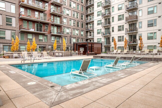 Building Photo - 985 Albion St