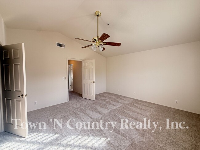 Building Photo - 139 Greenbriar Way