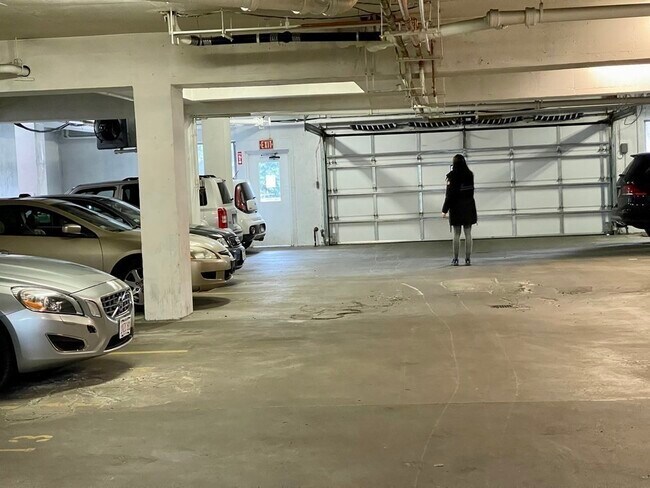 Building Photo - 100 Marion St