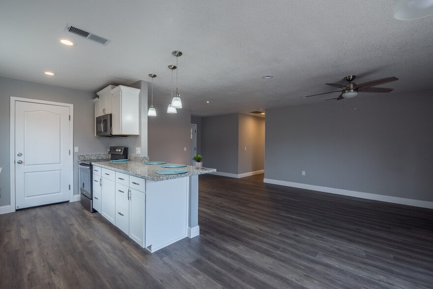 Building Photo - 569 Argonaut St