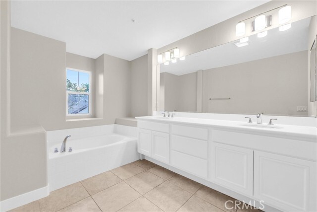 Building Photo - 702 Terra Bella