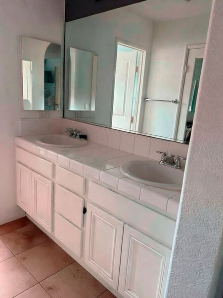 Building Photo - 604 Kellogg St