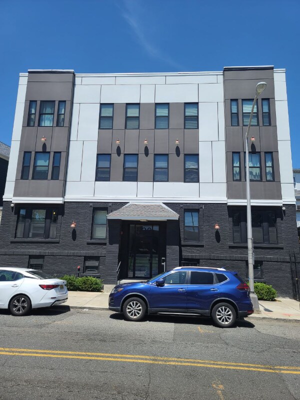 Building Photo - 502 William St