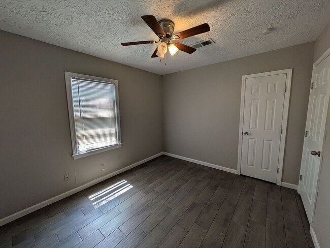 Building Photo - 2306 Butler Dr