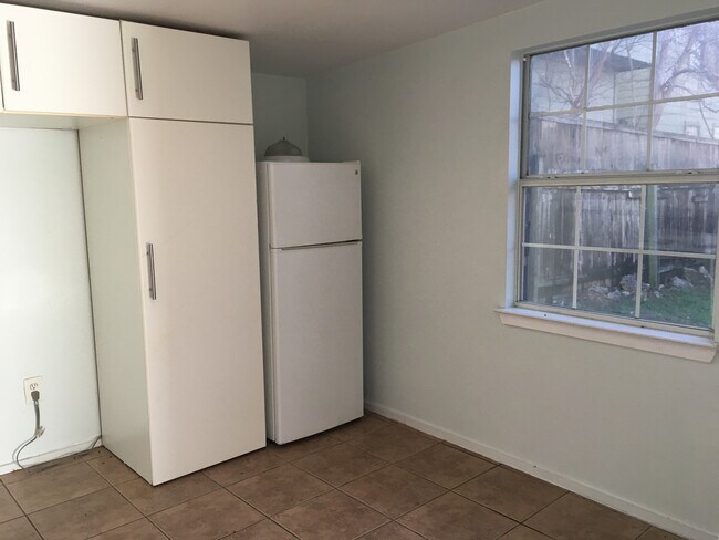 Building Photo - 1036 E 43rd St