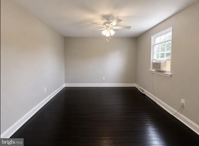 Building Photo - 256 W Beidler Rd