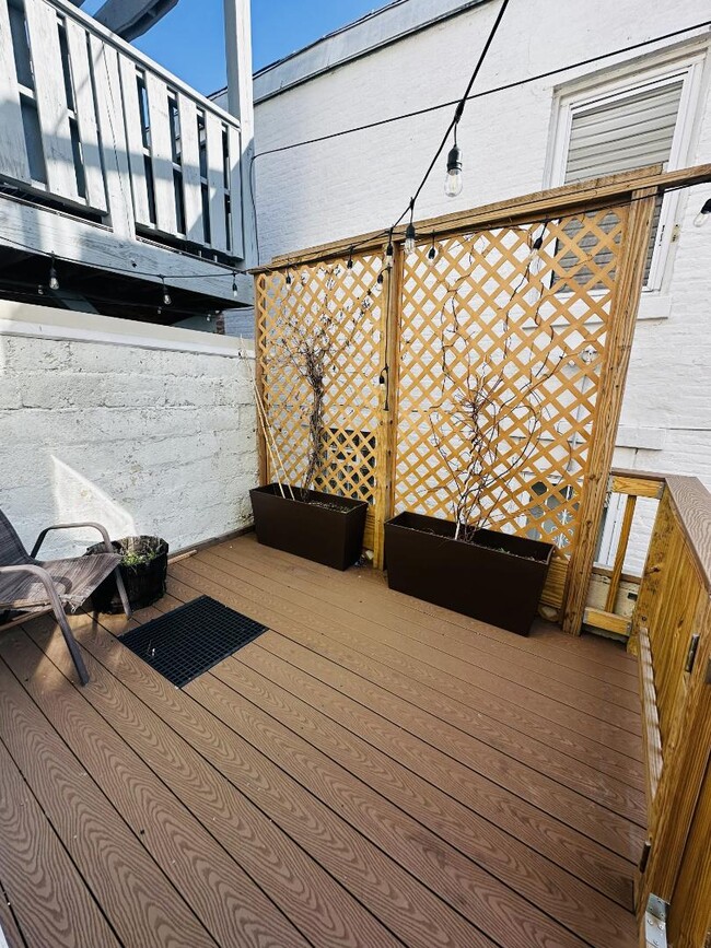 Building Photo - 2517 Foster Ave