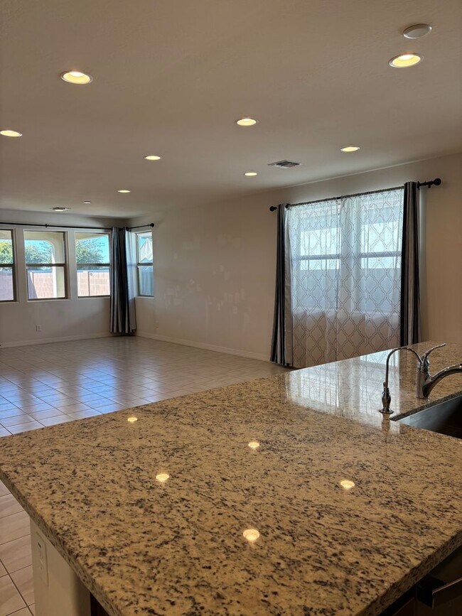 Building Photo - Single Level Queen Creek Home