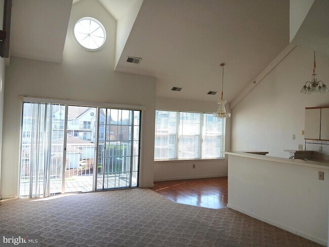 Building Photo - 247 Fountain St