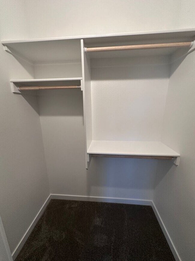 Building Photo - 4 Bedroom / 4 bath New Townhome. Every bedroom is its own Master Suite with your own full bathroo...