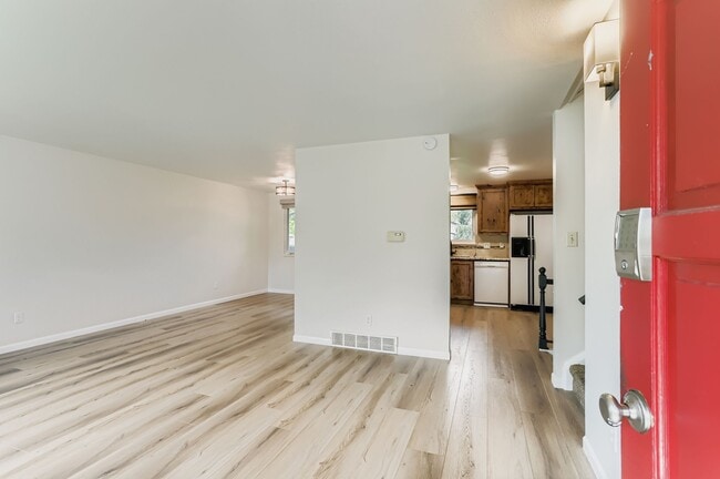 Building Photo - 577 Hilltop St