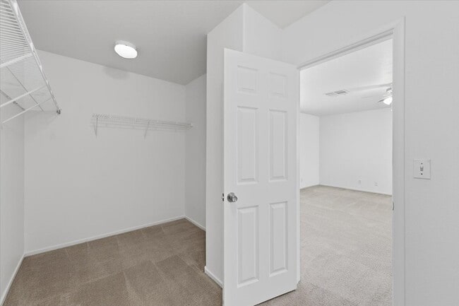 Building Photo - 920 Stable Glen Dr