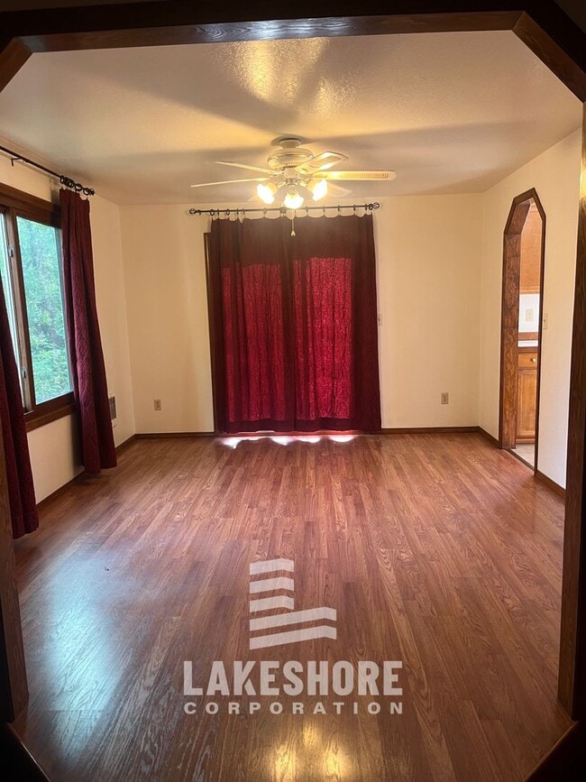Building Photo - Spacious 4 Bed 3 Bath Lynnwood Home w/ Ful...