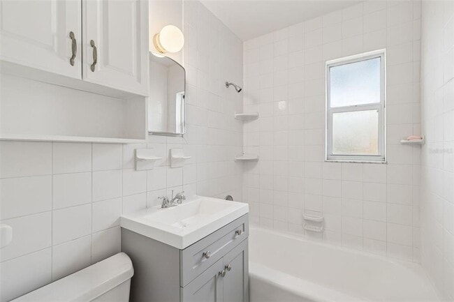 Building Photo - 5409 S Lois Ave