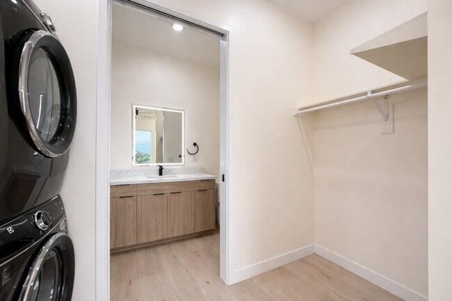 Building Photo - 4606 Shoshoni Ave