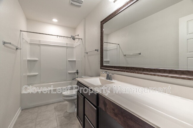 Building Photo - 302 Colonial Blf