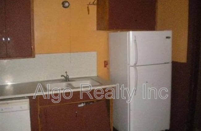 Building Photo - 2647 Fremont Ave N