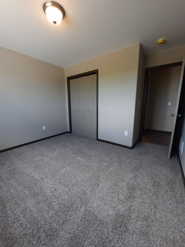 Building Photo - 4 BED | 3 BATH | SINGLE-FAMILY | DOUBLE GA...