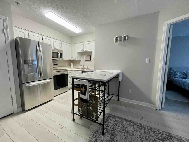 Building Photo - Furnished OR Unfurnished Studio in Miramar Beach!