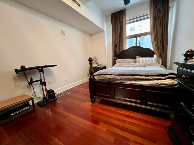 Building Photo - Stunning 1-Bedroom Condo at the Ellington ...