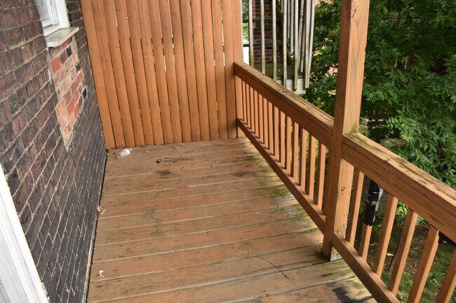Back Porch / Deck - 17 Welsford St