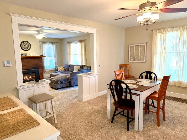 Building Photo - 323 S Janesville St