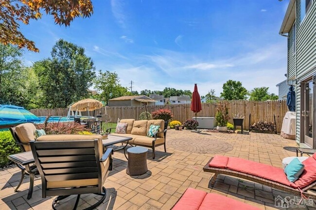 Building Photo - 47 Woodland Way