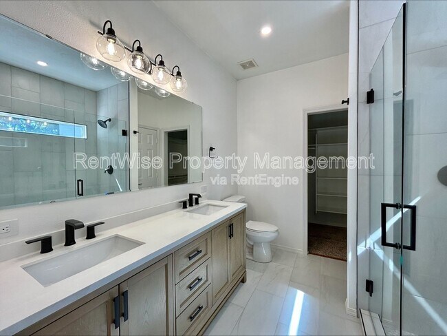 Building Photo - 690 W Konavle Ct
