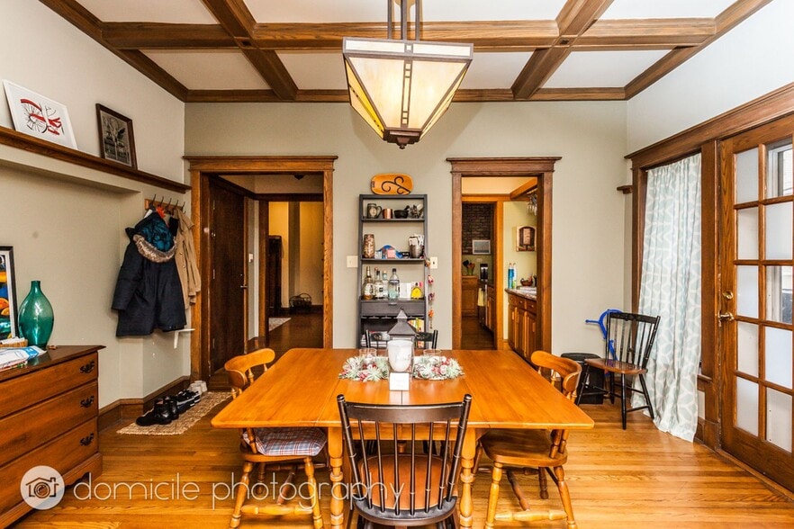 Building Photo - 3747 N Pine Grove Ave