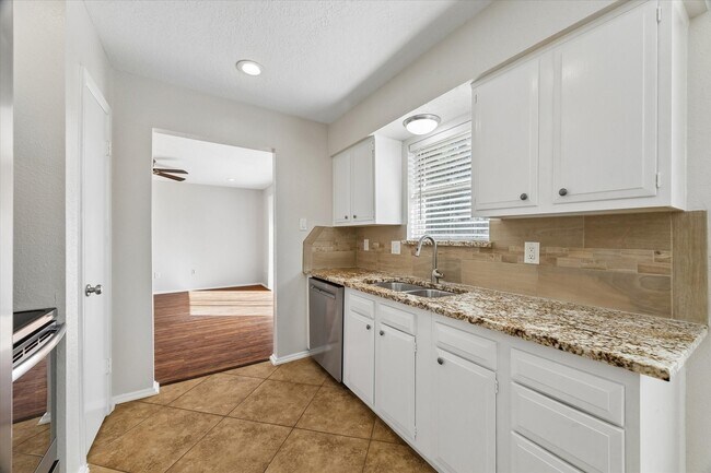 Building Photo - 17134 Barcelona Dr
