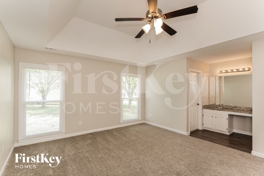 Building Photo - 8020 Glencannon Dr