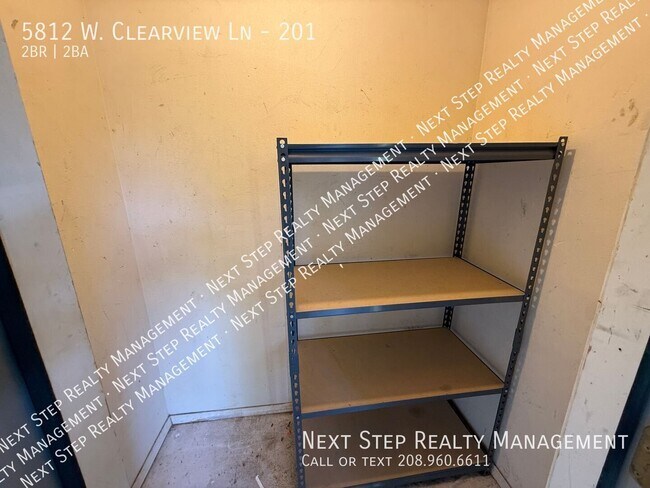 Building Photo - 5812 W Clearview Ln
