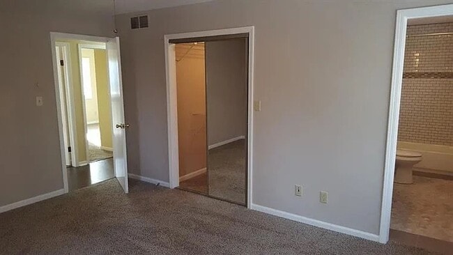 Building Photo - 4 bed/ 2.5 baths Single Family Home