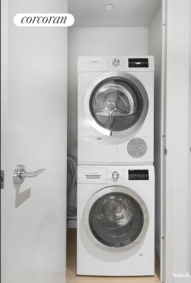 Building Photo - 415 Red Hook Ln