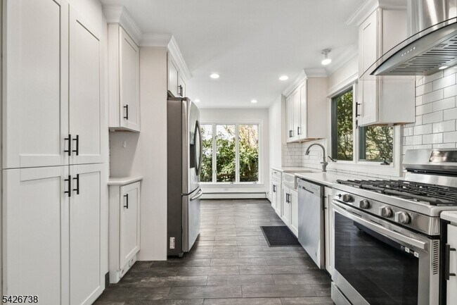 Building Photo - 296 Glen Ave