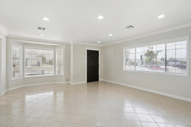 Building Photo - 15023 Yukon Ave