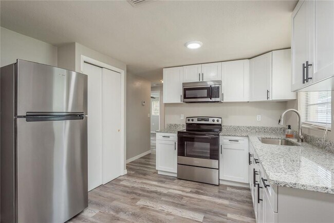 Building Photo - 5646 Festivo Dr