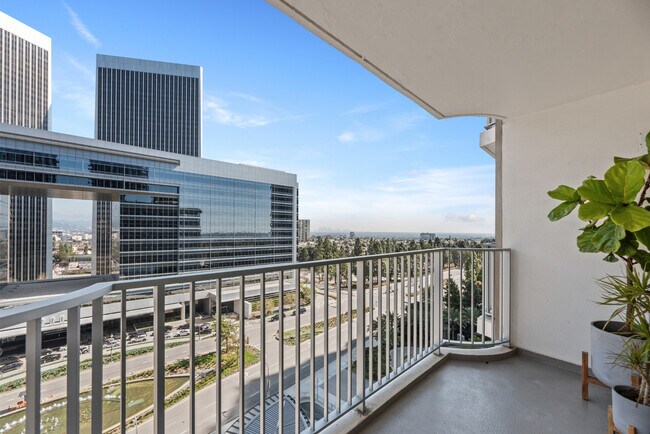 Building Photo - 2025 Ave of the Stars