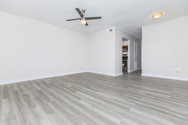 Building Photo - Aviva at North Plaza