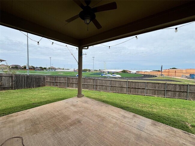 Building Photo - 241 Silver Maple Dr