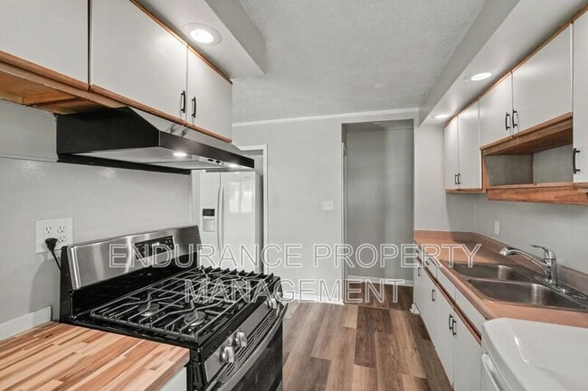 Building Photo - 9500 Ridgemoor Ave