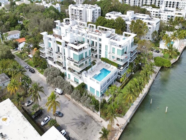 Building Photo - 720 NE 62nd St