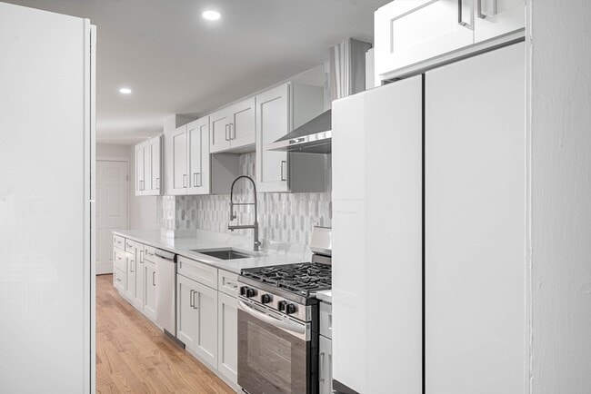 Building Photo - 32 Northey St