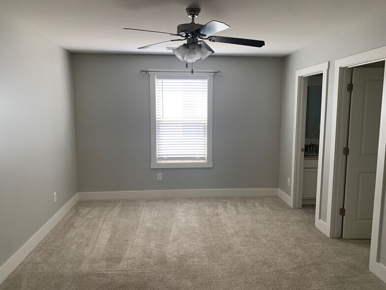 Building Photo - Well Maintained 3 Bedroom Home in The Pres...