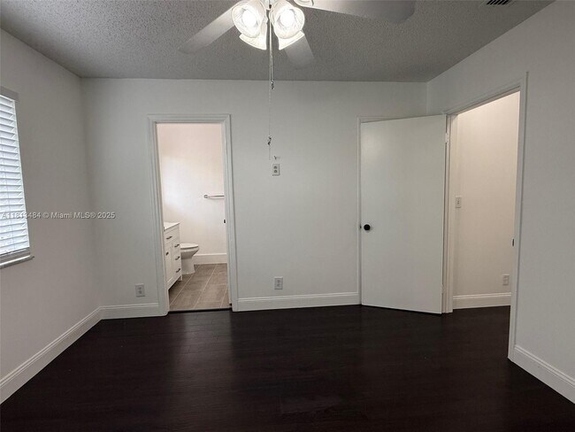 Building Photo - 17432 SW 140th Ct