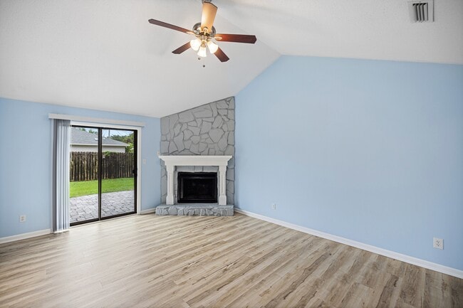 Building Photo - 349 Primrose Cir