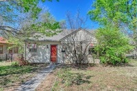 Building Photo - Charming Campus Home!