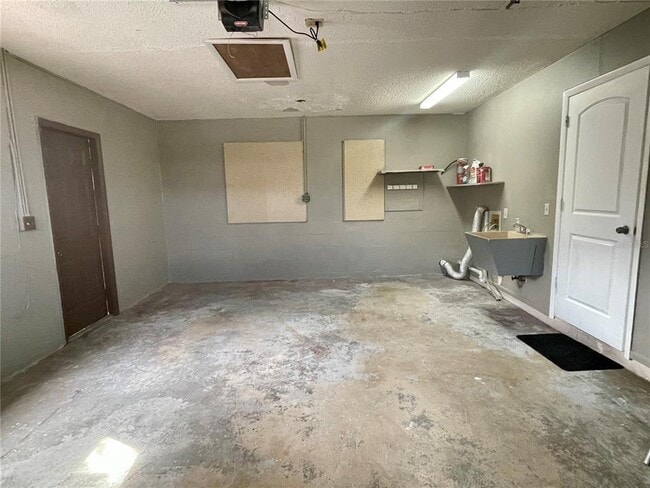 Building Photo - 2120 Outer Dr