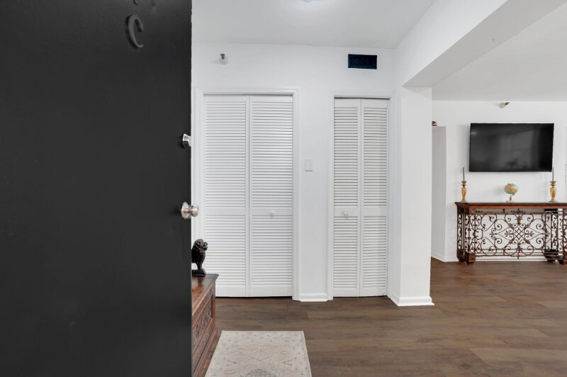 Building Photo - 121 W Hall St