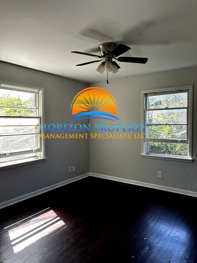 Primary Photo - 4604 Lakeview Dr NW